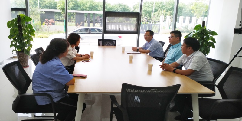 高陵区区委副书记走访yp街机电子科技慰问高层次人才